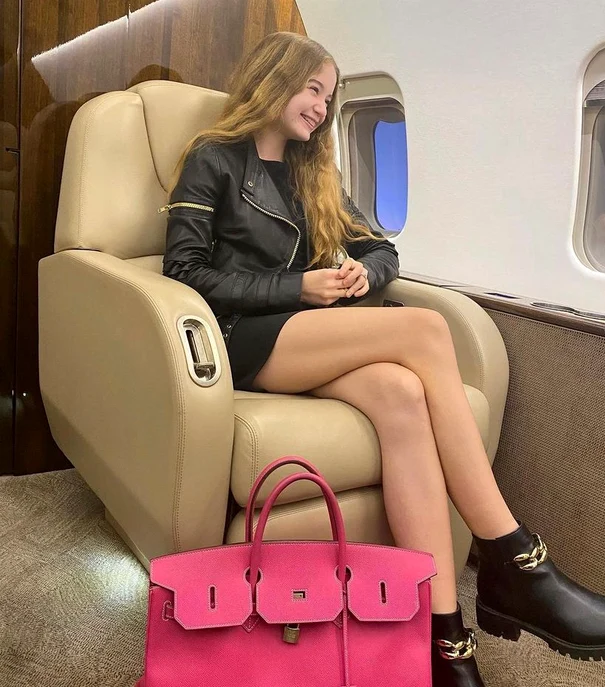 Irina Columbeanu a moştenit picioarele lungi ale mamei Foto: Instagram
