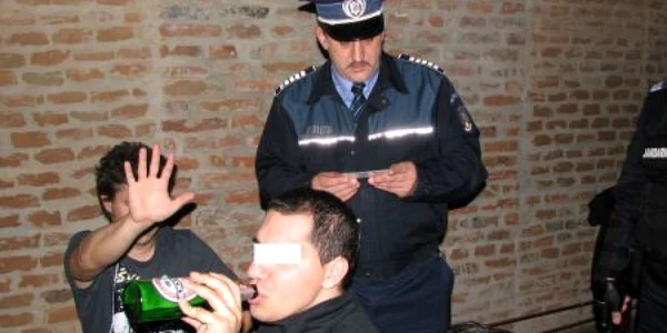 Tinerii au fost controlaţi (Foto IPJ)