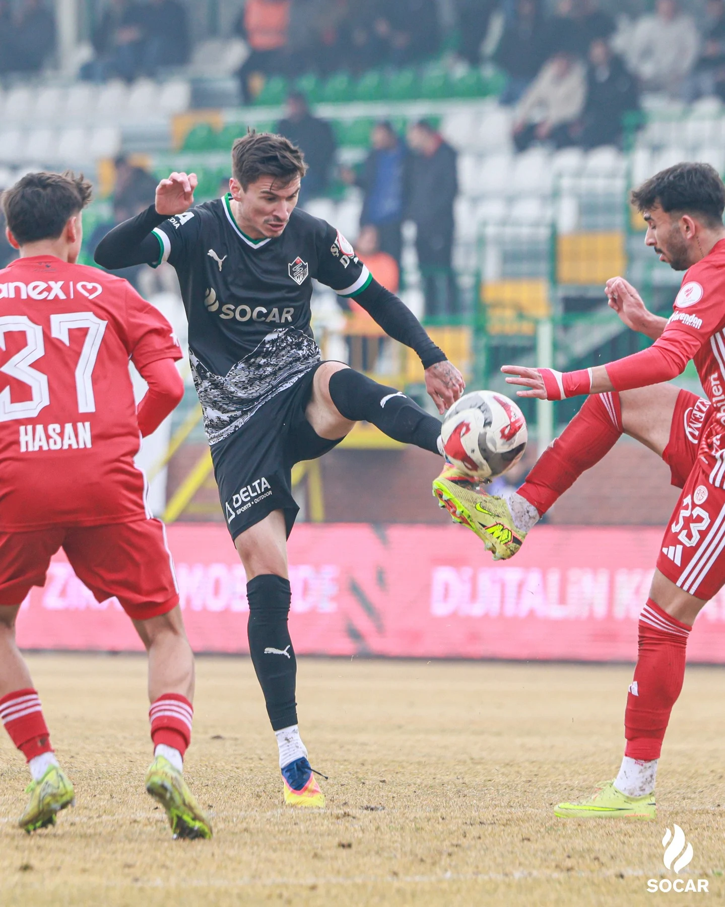 Un fotbalist român uitat face senzație în Turcia. Gol înainte de pauză și scor uluitor