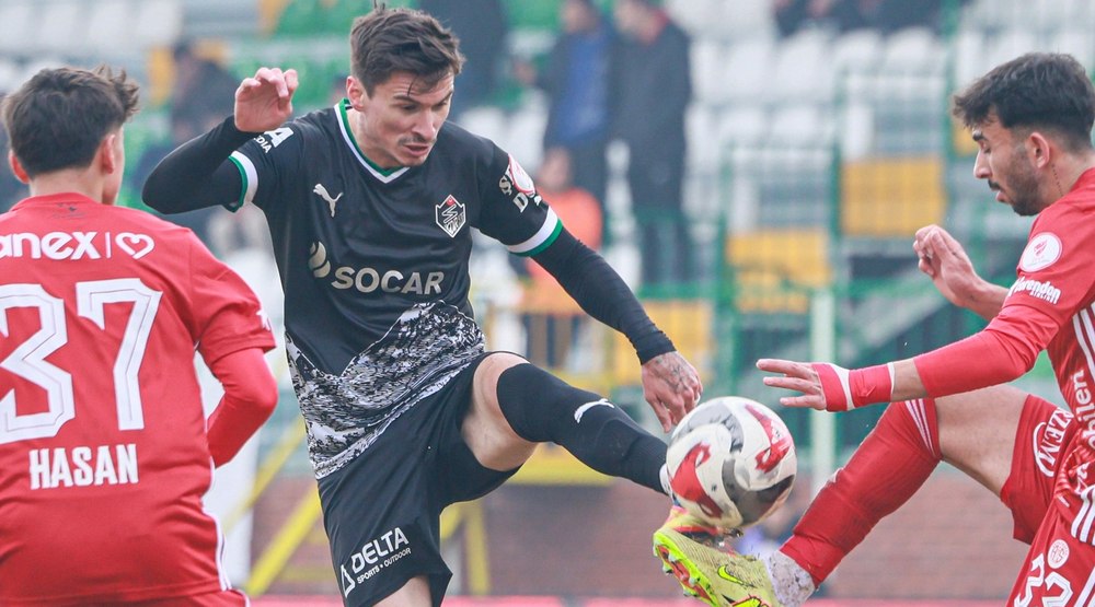 Un fotbalist român uitat face senzație în Turcia. Gol înainte de pauză și scor uluitor