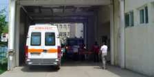 Bărbatul a fost dus la spital