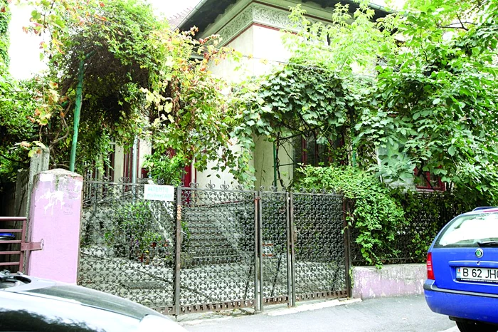 
    Mama lui Dragoş îl face praf pe Ionuţ  