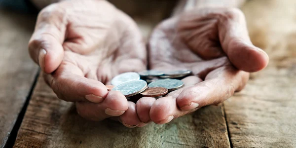 batrani saraci pensionari pensionar batran fara bani jpeg