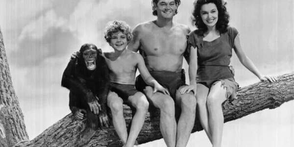 Cheeta alături de actorii din "Tarzan"