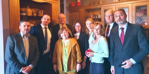 Scriitoarea Svetlana Alexievici vizitata de diplomati europeni FOTO Twitter @AnnLinde