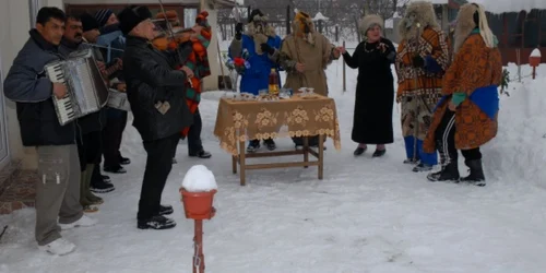 Mersul cu Urâţii în comuna Caraula în judeţul Dolj