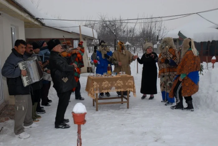 Mersul cu Urâţii în comuna Caraula în judeţul Dolj