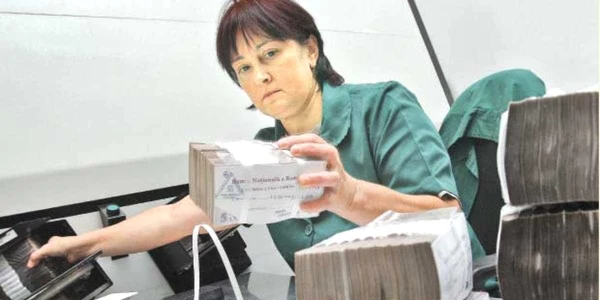 Participările la capital au fost mai mici, iar banii multinaţionalelor au fost trimişi în ţara de origine în primele cinci luni din 2012  