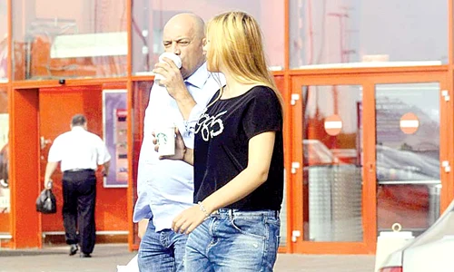 Gabi şi Denisa Balint au fost şi la cumpărături în Mall ul din Băneasa jpeg