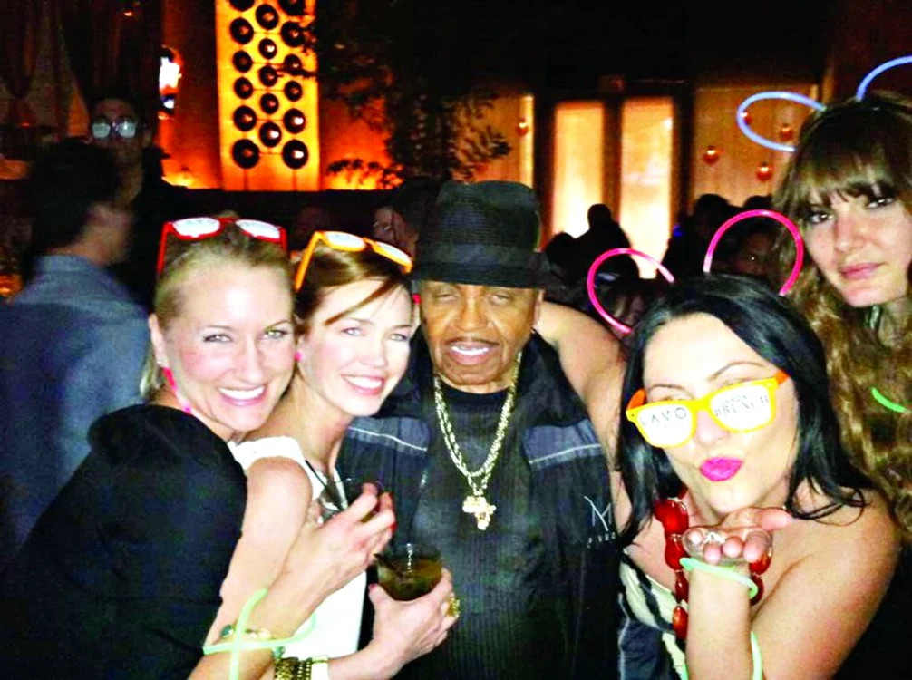 
    Joe Jackson şi-a făcut apariţia, într-un club din Las Vegas, la ora două după amiaza  