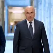 guvern gif gif