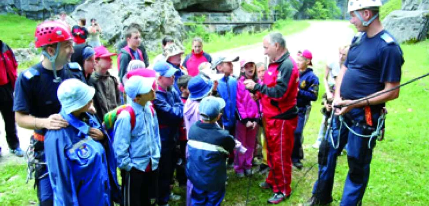 Braşov: Prima tabără socială din România se construieşte la Zărneşti