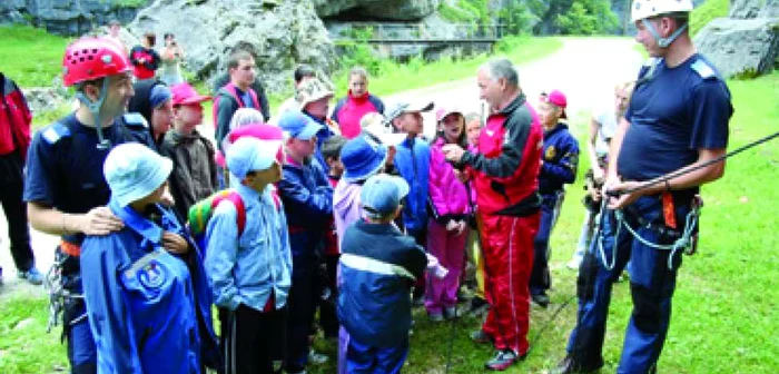 Braşov: Prima tabără socială din România se construieşte la Zărneşti