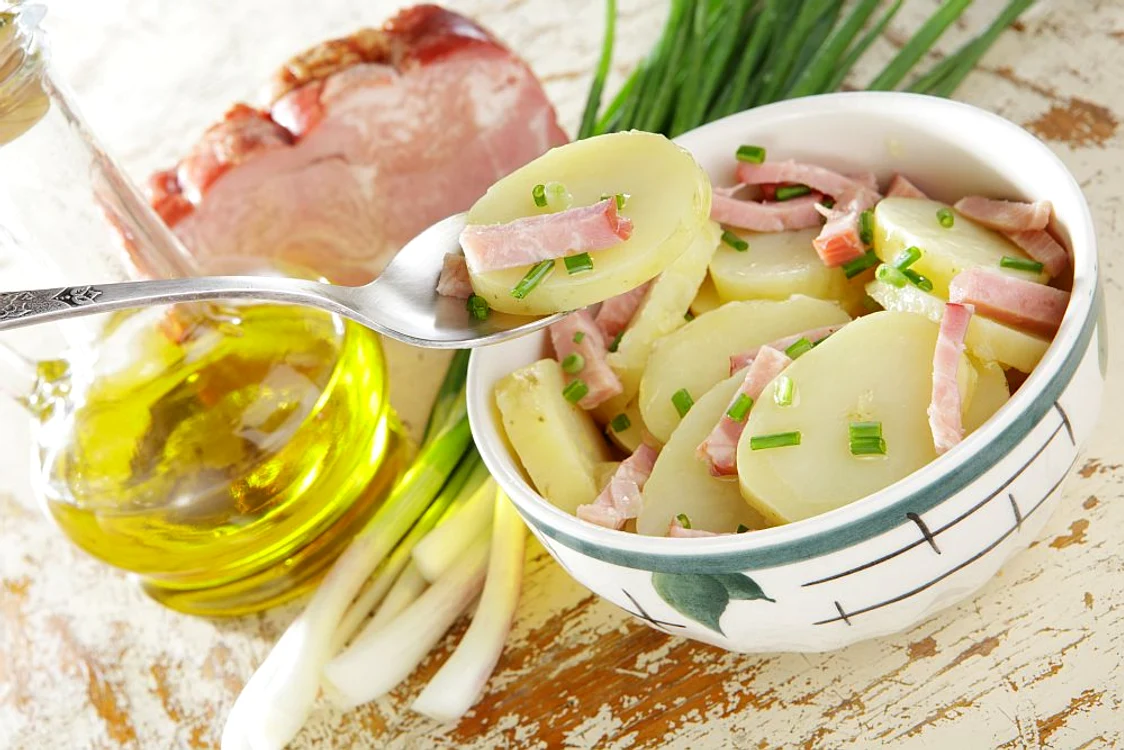 salata de cartofi cu sunca jpeg