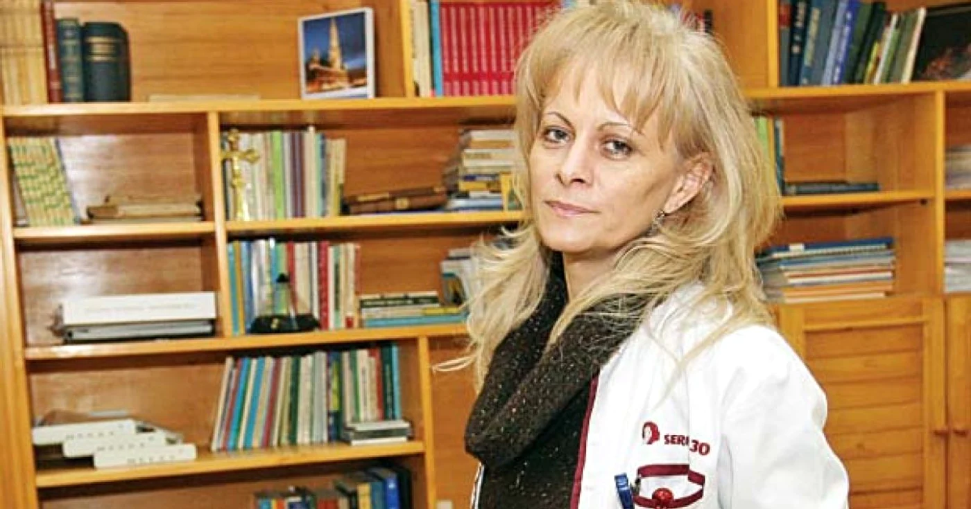 Asistenta-şefă Carmen Popa este cea care are în custodie obiectele din muzeu  