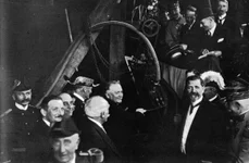 Președintele francez Gaston Doumergue vizitează submarinul Redoutable, 17 iulie 1925 (foto: Wikimedia Commons)