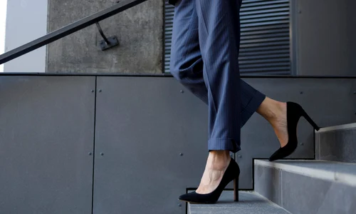 3 sfaturi despre cum sa asortezi pantofii cu toc pentru purtarea de zi cu zi jpg