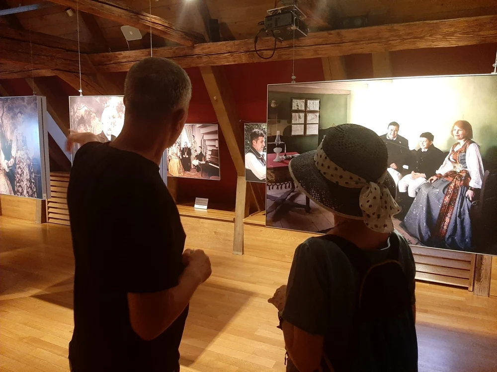 Expoziţie de fotografie a fostului jandarm Dan Străuţi FOTO Ioan Buciumar