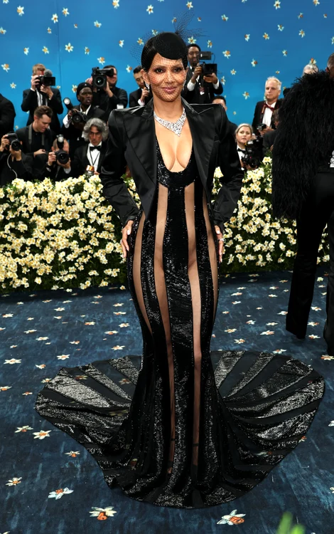 Halle Berry, îmbrăcată într-o rochie neagră la Met Gala 2025