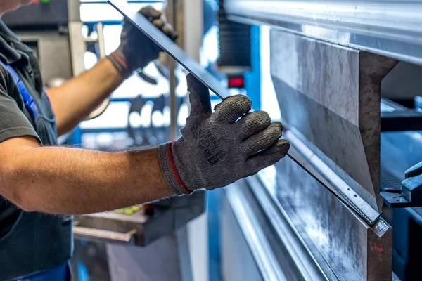 Exporturile de bunuri au scăzut cu 19% în primele cinci luni din acest an