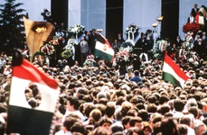 16 iunie 1989: ceremonia de reînhumare a fostului lider politic maghiar Imre Nagy a scos în stradă sute de mii de unguri care contestau tot mai vehement regimul comunist (foto: AFP, Guliver / Getty Images)