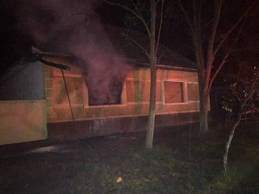 Două camere au ars complet FOTO ARQ.RO