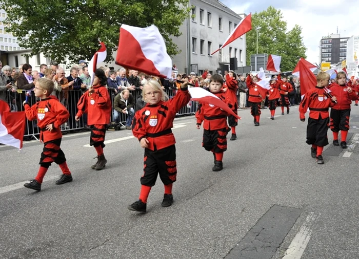 Parada costumelor, sursa: Bonn2011.de