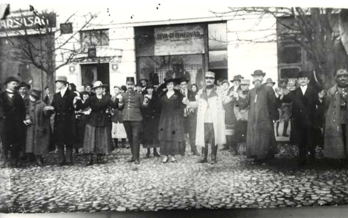 Ofițeri ai Armatei Române, la 1 Decembrie 1918 FOTO Arhivele Naționale