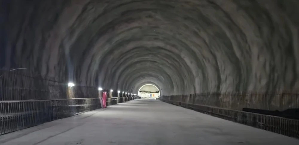 Tunelul de pe A1, tot mai aproape de final. Șeful CNAIR a anunțat când se va putea circula pe autostradă de la Boița la Nădlac
