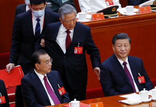 Hu Jintao, escortat la congresul PCC FOTO EPA-EFE