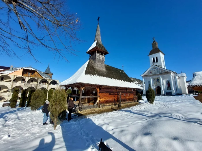 Mănăstirea Moisei, ambele biserici  FOTO Facebook