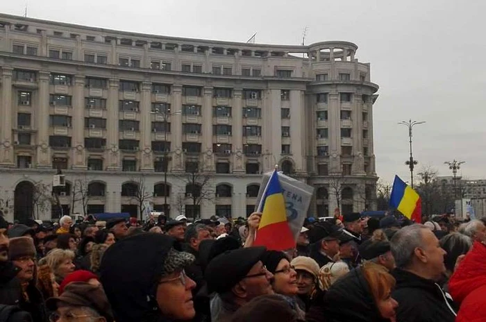 Femeia probabil nu ştie că Vadim Tudor a murit de câteva luni, astfel nu se explică de ce îşi doreşte să îl vadă la conducerea ţării foto: Andreea Voicu