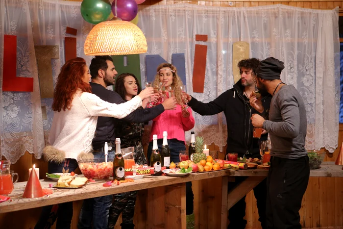 Otniela a primit un tort aniversar