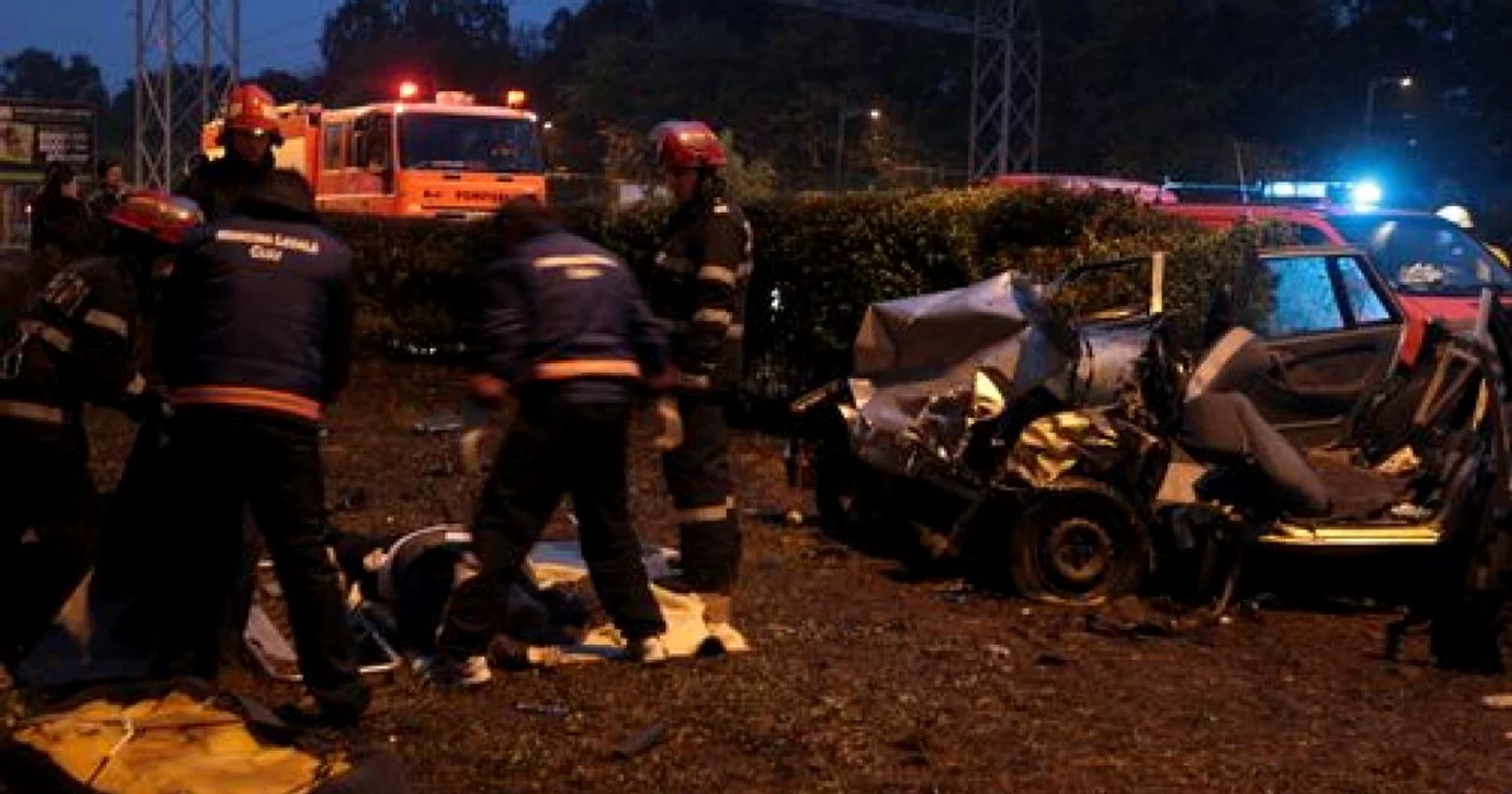 Cluj: <b>UPDATE 4</b> Doi morţi şi un rănit în centrul Clujului. Autorul accidentului a fost prins (GALERIE FOTO)