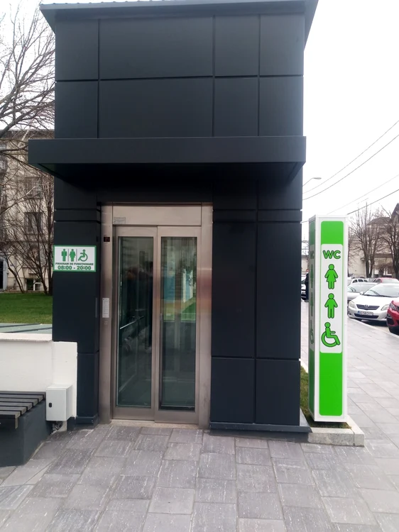 wc public pitesti lift