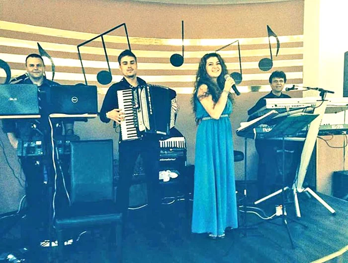 
    Cristina Ioniţă e solista formaţiei Simbol din Călăraşi  