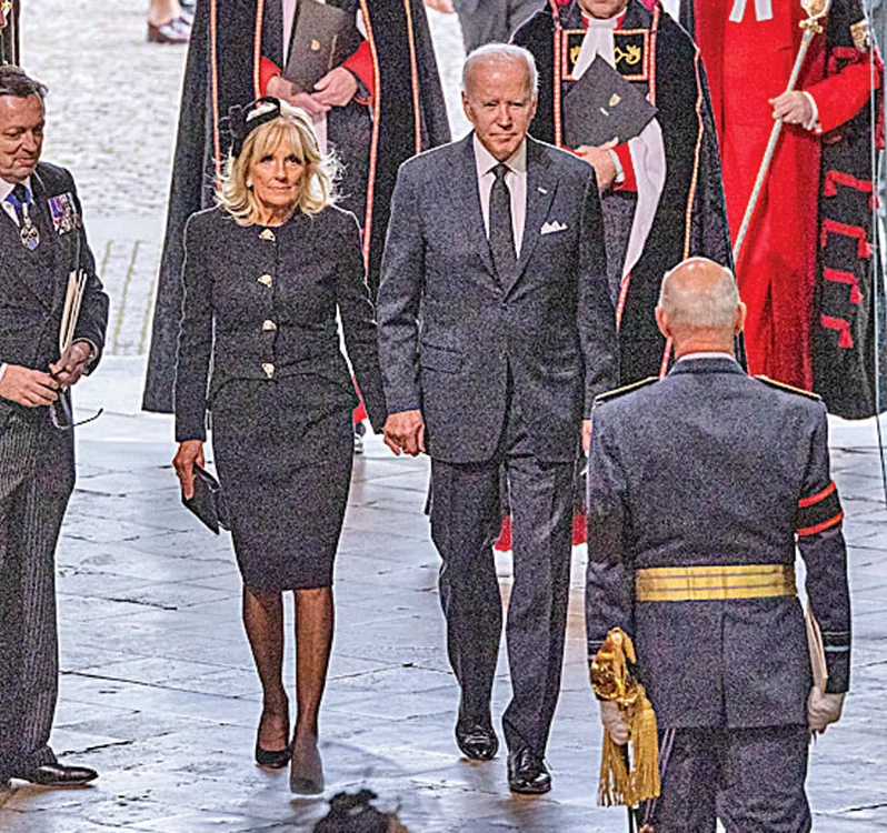  Jill şi Joe Biden,  au avut locuri mai în spate