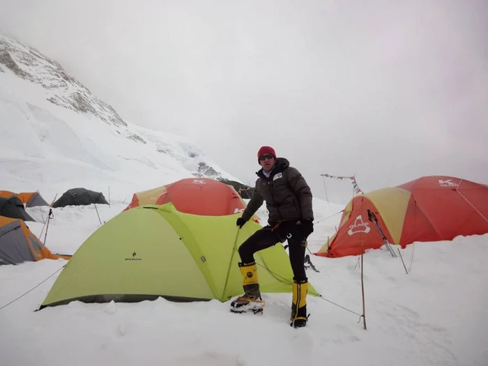 Horia Colibăşanu în tabăra de bază de pe Himalaya