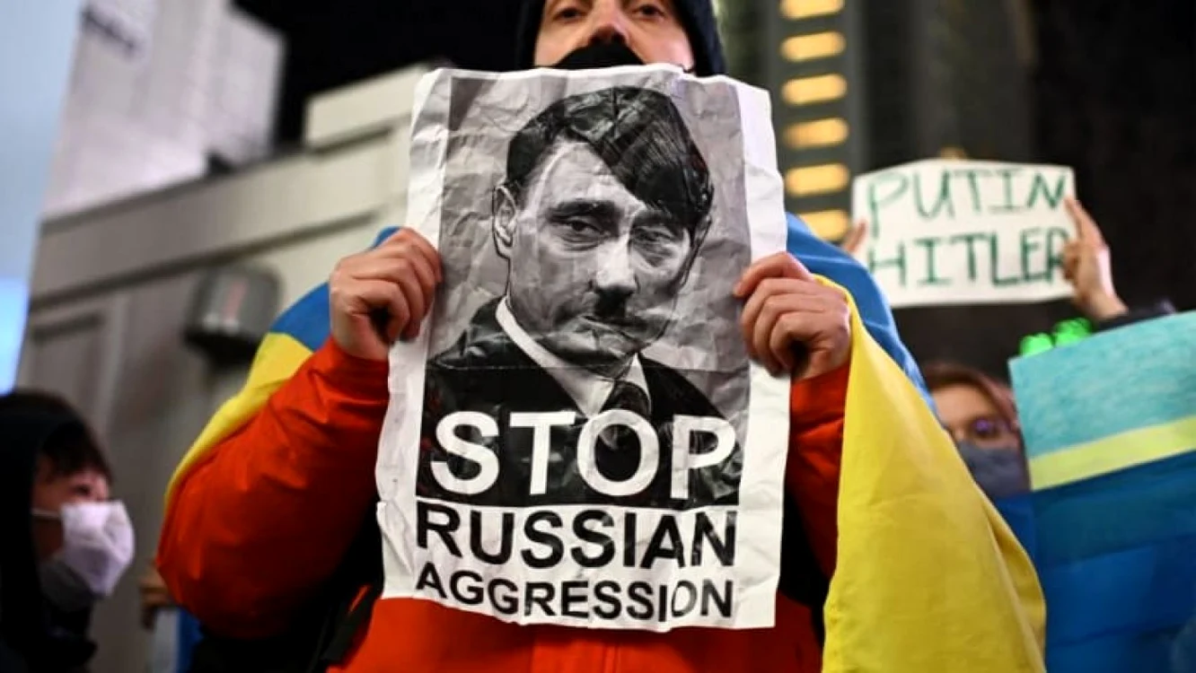 Vladimir Putin, comparat cu Adolf Hitler după invazia Ucrainei