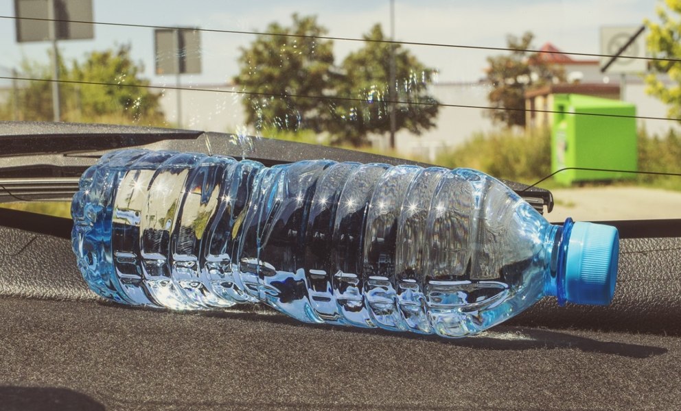 Schimbare majoră pentru sticlele de plastic: cum se transformă viitorul ambalajelor