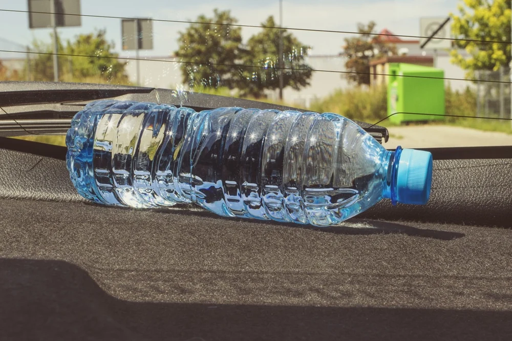 Schimbare majoră pentru sticlele de plastic: cum se transformă viitorul ambalajelor