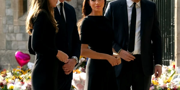 Kate Middleton, Prințul William, Harry și Meghan Markle (sursa foto OKMag)
