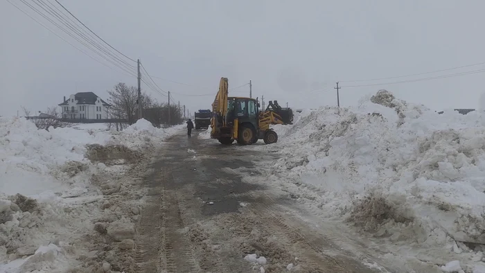 Deszăpezire pe DJ 209 C în Suceava FOTO Alina Iosif 