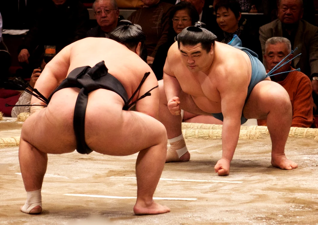 
    Sporturi populare la japonezi: sumo ocupă un loc fruntaş  