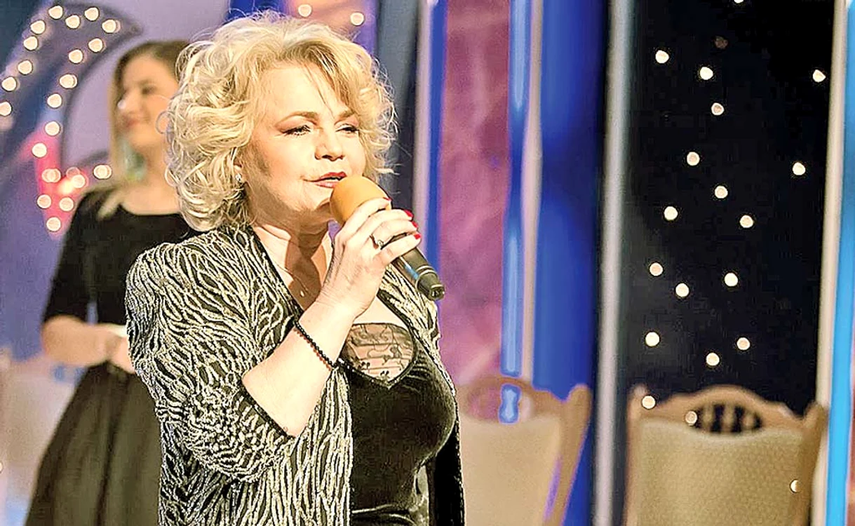 
    Marina Florea ( 56 de  ani)  a lansat albumul  ”Stele perechi”  