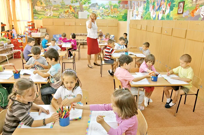 
    Ministrul educaţiei a retras un proiect care risca să blocheze complet activitatea didactică  