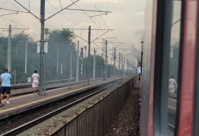 Garnitura a cărei locomotivă a luat foc are peste 15 vagoane. FOTO Facebook Dani Liță