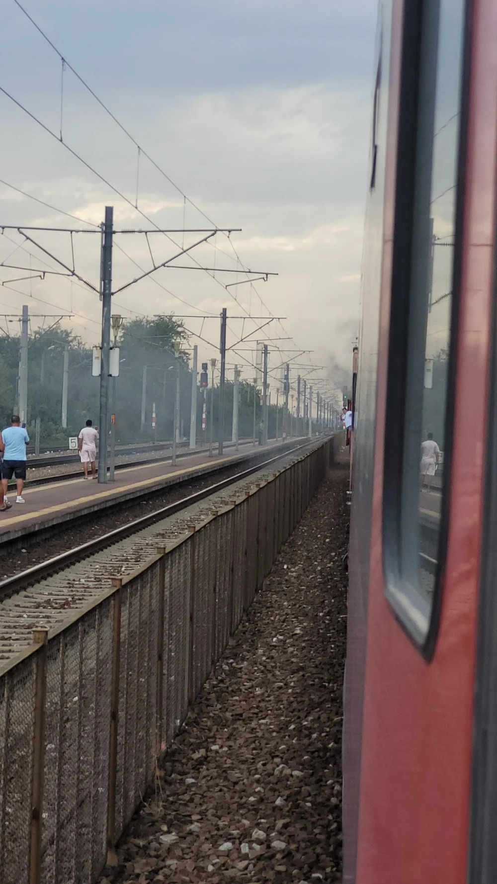 Locomotiva unui tren care circula de la Constanța spre București a luat foc