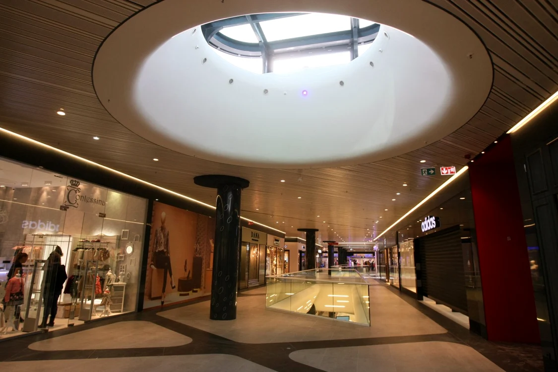O bijuterie din Promenada Mall a fost „ţepuită” de 70.000 de lei de o clientă „fidelă” FOTO Arhivă