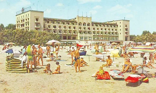 Hotel REX, 1974  În faţa Hotelului Internaţional REX orice turist putea face plajă în anii ’70 jpeg